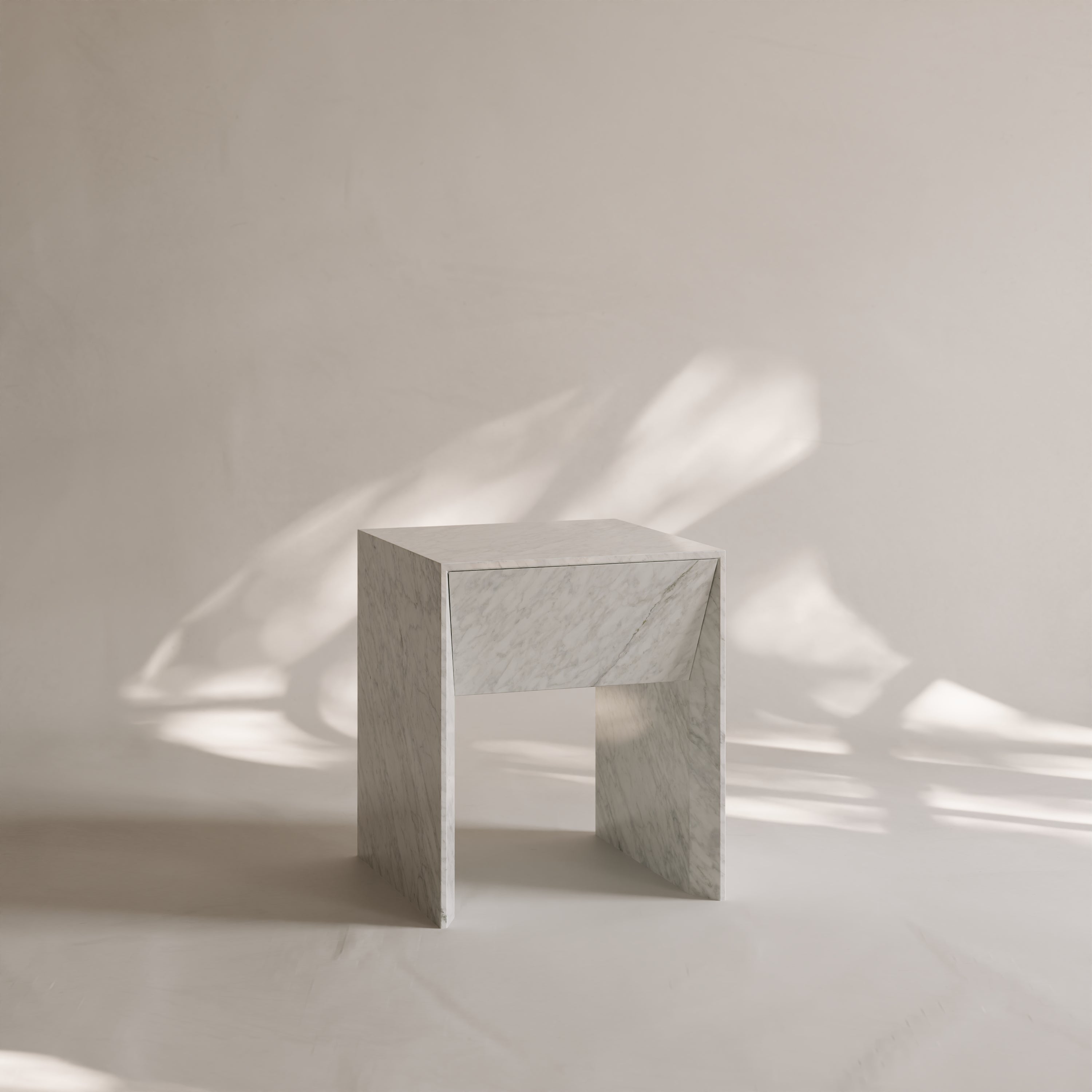 Axis Carrara